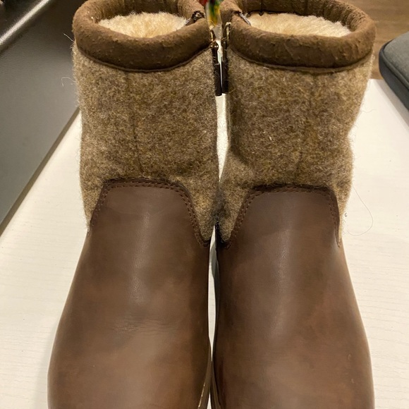 Ugg boots kids size 2 - Picture 2 of 4